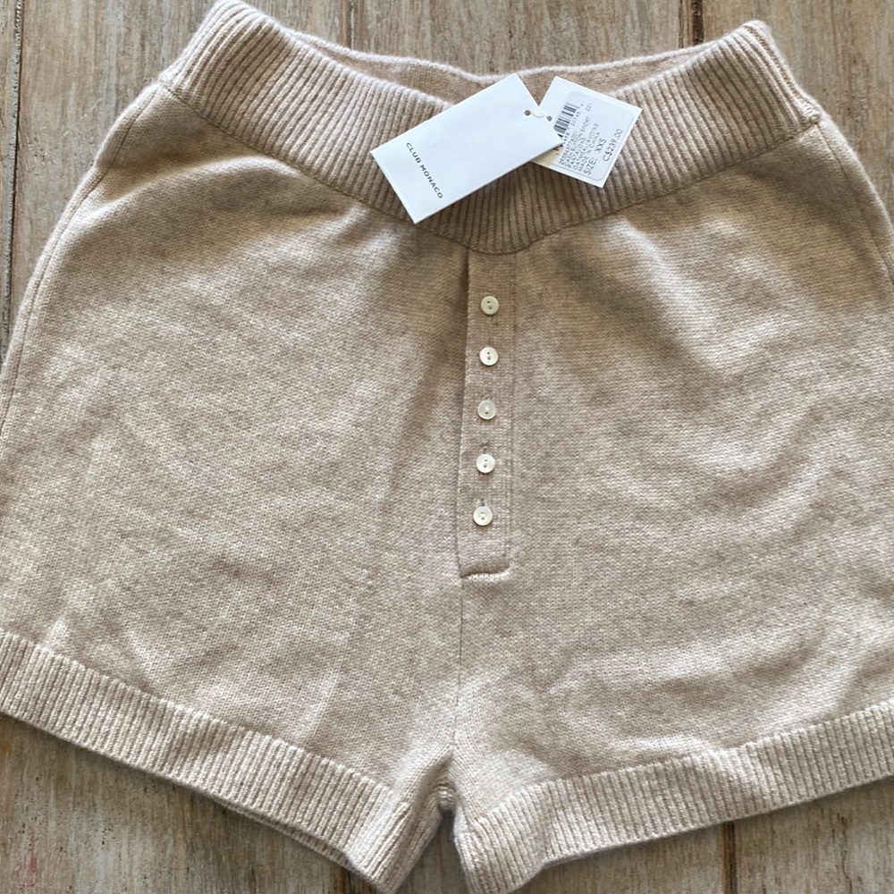 BNWT Club Monaco cashmere shorts with faux button front detailing size xxsmall